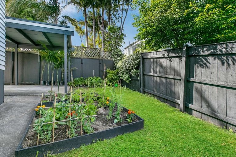 Photo of property in 1/15 Stanley Avenue, Milford, Auckland, 0620