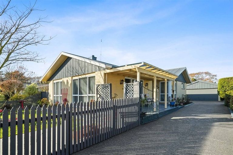 Photo of property in 22 Kathleen Crescent, Hornby, Christchurch, 8042