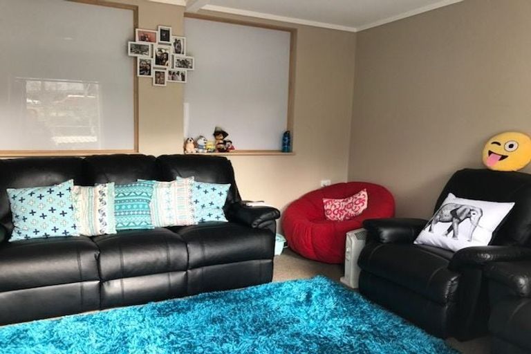 Photo of property in 2/15 Lancelot Place, Glenfield, Auckland, 0629
