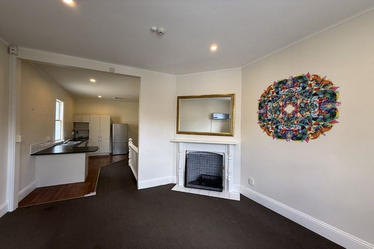 Photo of property in 86 Roxburgh Street, Mount Victoria, Wellington, 6011