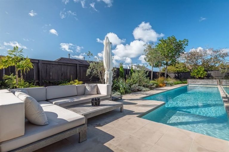 Photo of property in 7 Hauraki Road, Hauraki, Auckland, 0622