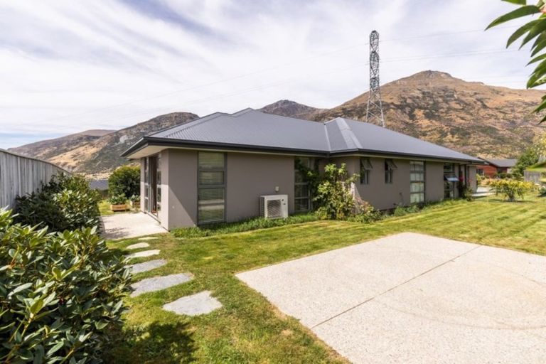 Photo of property in 15 Judge And Jury Drive, Lake Hayes, Queenstown, 9304