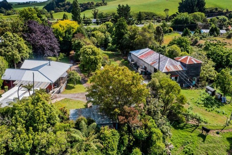 Photo of property in 242 Bridge Street, Eltham, 4322