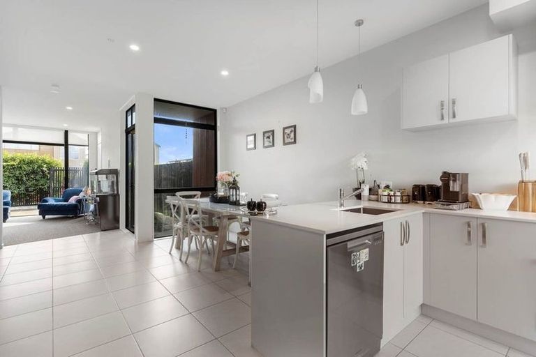 Photo of property in 3 Courage Road, Papakura, 2110