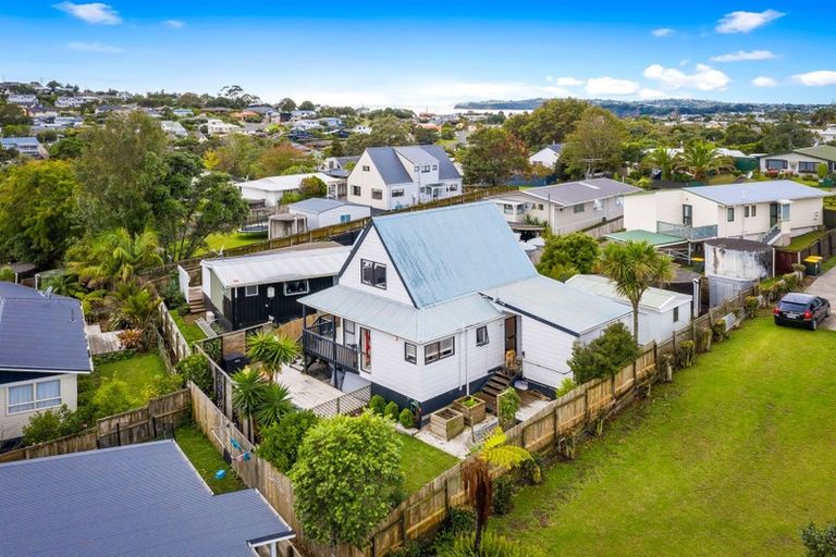 Photo of property in 6b Dobell Road, Stanmore Bay, Whangaparaoa, 0932