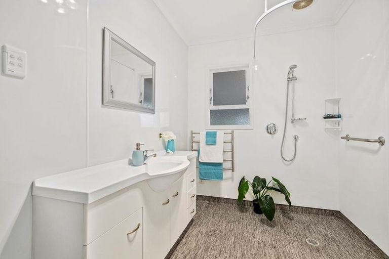 Photo of property in 13 Mickle Street, Te Atatu South, Auckland, 0610