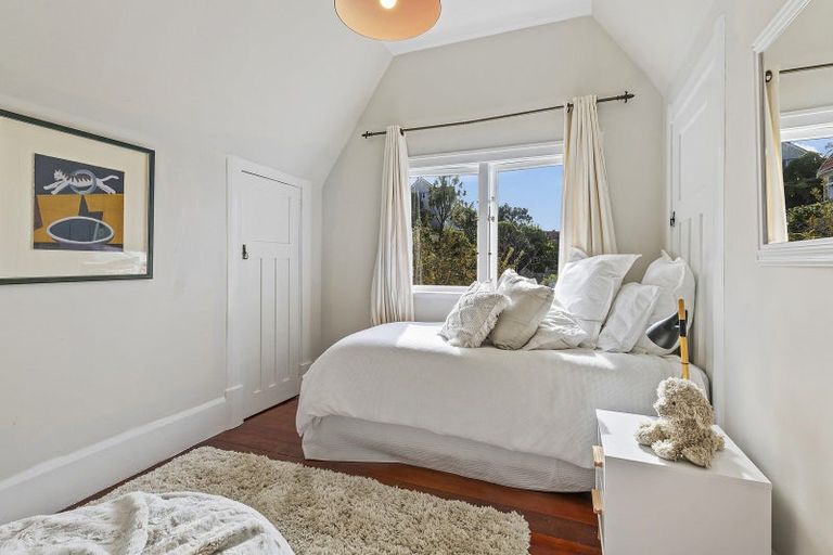 Photo of property in 40 Ngaio Road, Kelburn, Wellington, 6012