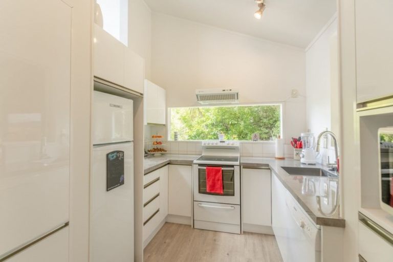 Photo of property in The Triangle, 1/33 Halswater Drive, Churton Park, Wellington, 6037