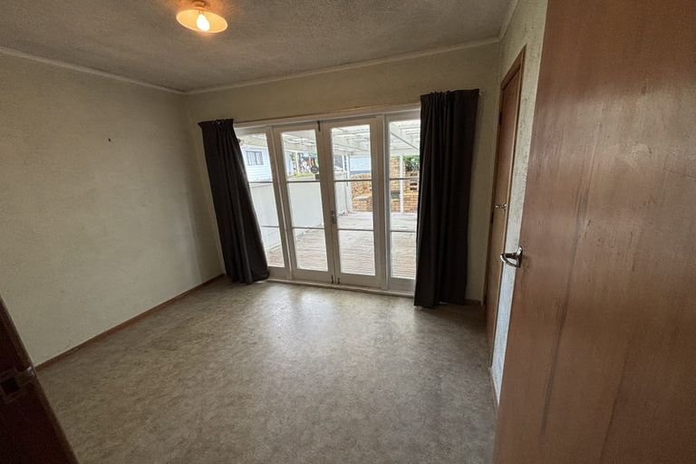 Photo of property in 201 Chivalry Road, Glenfield, Auckland, 0629