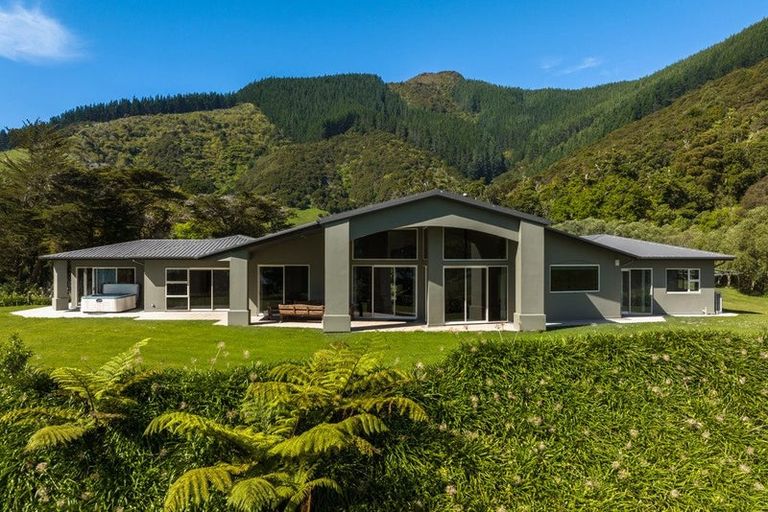 Photo of property in 5564 Kenepuru Road, Waitaria Bay, Picton, 7282