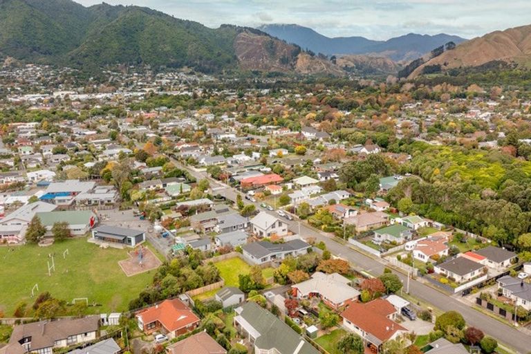 Photo of property in 11 Rimu Street, Waikanae, 5036