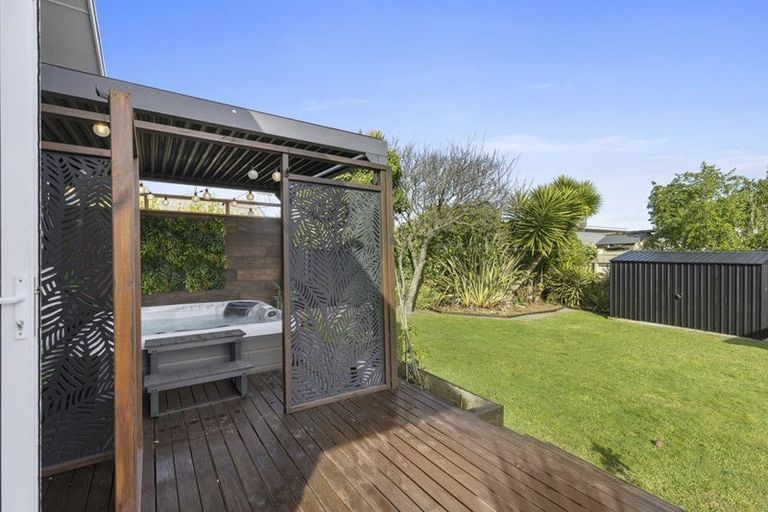 Photo of property in 16 Malta Crescent, South New Brighton, Christchurch, 8062