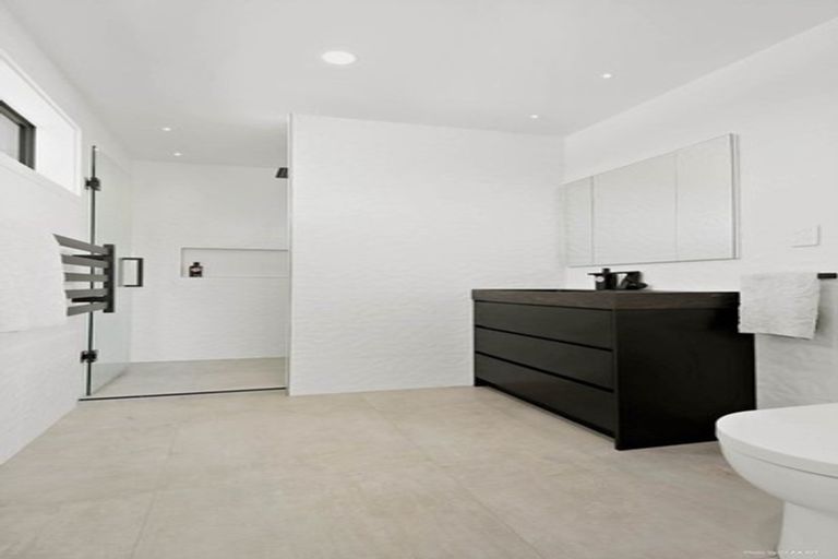 Photo of property in 8 Vazey Way, Hobsonville, Auckland, 0618