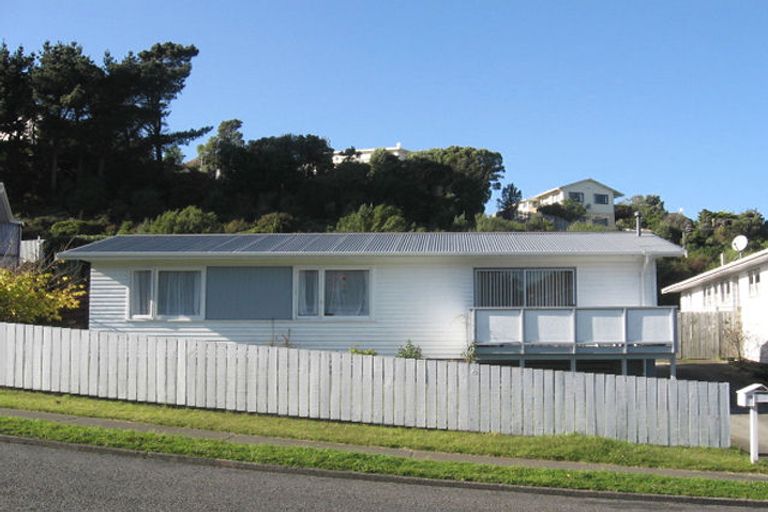 Photo of property in 48 Gloaming Hill, Titahi Bay, Porirua, 5022