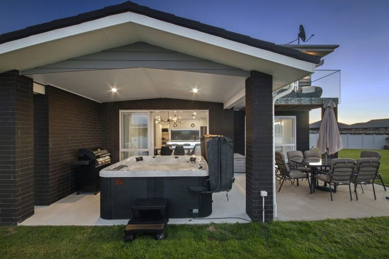 Photo of property in 15 Catherine Mclean Road, Pukekohe, 2120