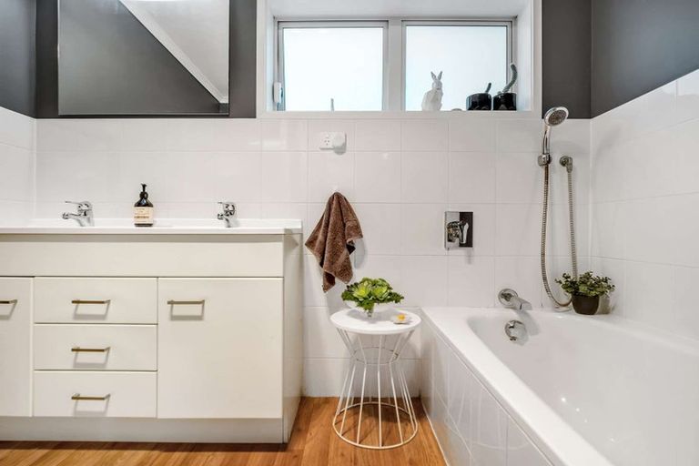 Photo of property in 3 Moloney Terrace, Pukekohe, 2120