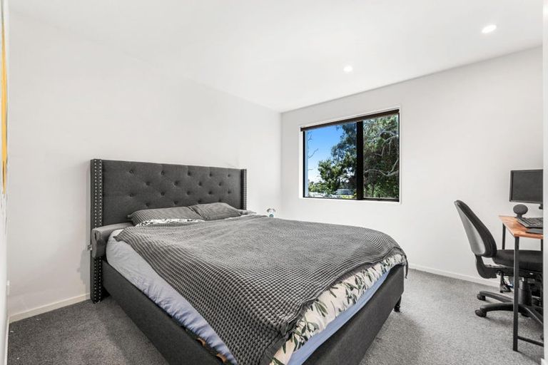 Photo of property in 8a Roys Road, Weymouth, Auckland, 2103