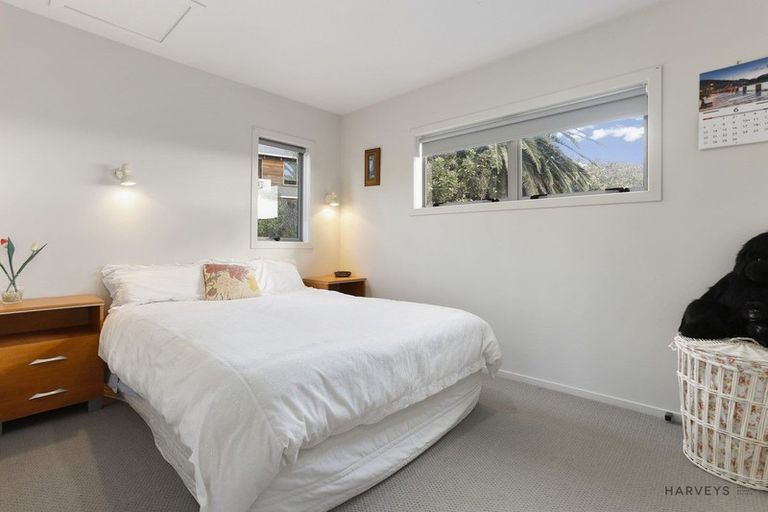 Photo of property in 11 Deane Avenue, Titirangi, Auckland, 0604