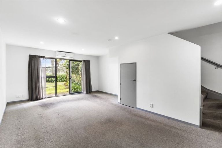 Photo of property in 40/42 Holly Street, Avondale, Auckland, 1026