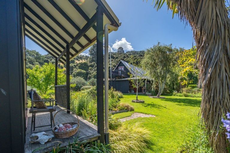 Photo of property in 5849 Christchurch Akaroa Road, Duvauchelle, Akaroa, 7582