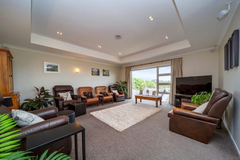 Photo of property in 9 Manukaka Heights, Hurdon, New Plymouth, 4310