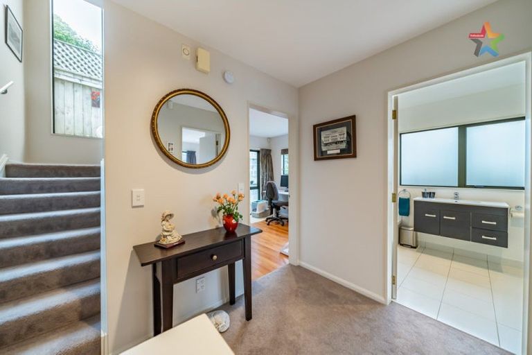 Photo of property in Vein & Skin, 38a Roxburgh Street, Mount Victoria, Wellington, 6011