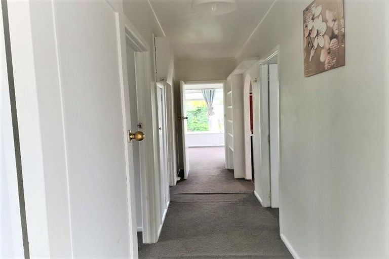 Photo of property in 17 Covil Avenue, Te Atatu South, Auckland, 0610