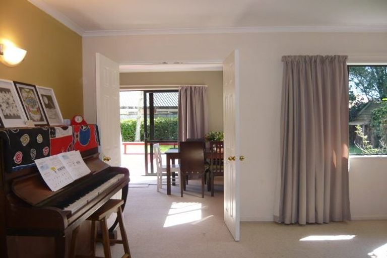 Photo of property in 7 Johnsfield Place, Rototuna, Hamilton, 3210