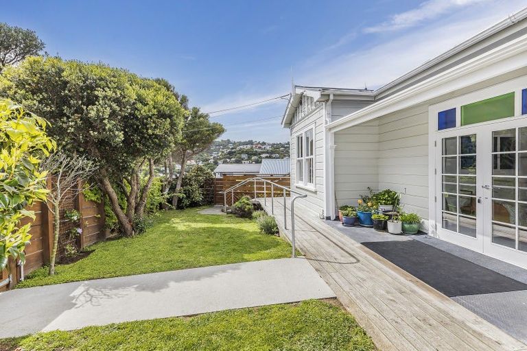 Photo of property in 15 Seine Street, Island Bay, Wellington, 6023