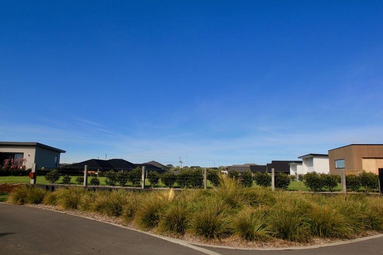 Photo of property in 7 Kotare Drive, Waiwhakaiho, New Plymouth, 4312