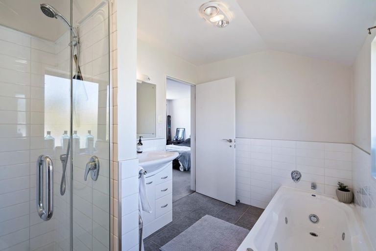 Photo of property in 107a Kings Drive, Wanaka, 9305