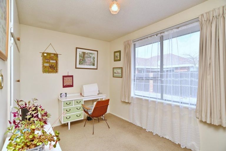 Photo of property in 2/7 Cassidy Place, Belfast, Christchurch, 8051