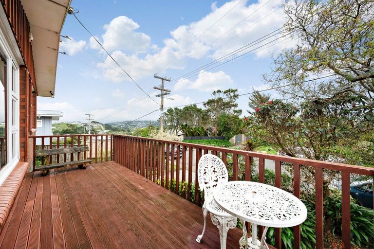 Photo of property in 7 Turville Crescent, Newlands, Wellington, 6037