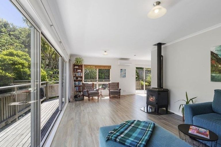 Photo of property in 2 Corlett Road, Plimmerton, Porirua, 5026