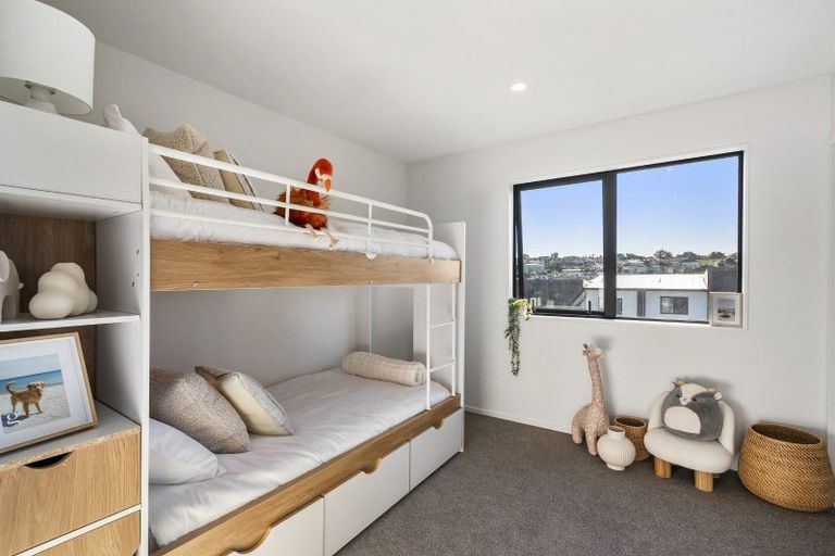 Photo of property in 4/4 Limestone Drive, Hobsonville, 0616