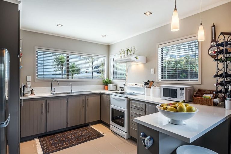 Photo of property in 1/15 Telephone Road, Birkenhead, Auckland, 0626