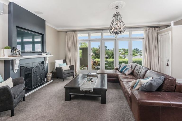 Photo of property in 19 Montgomery Crescent, Cockle Bay, Auckland, 2014