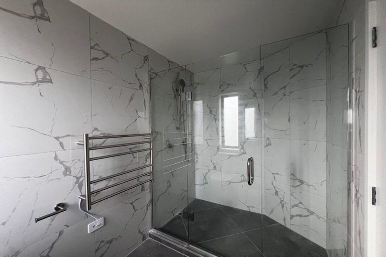 Photo of property in 1/21 Divich Avenue, Te Atatu South, Auckland, 0610