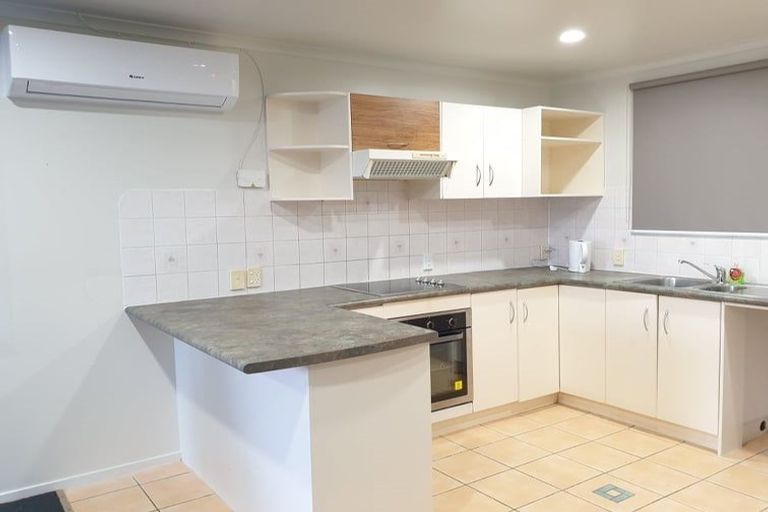Photo of property in 10 Piriti Place, Weymouth, Auckland, 2103
