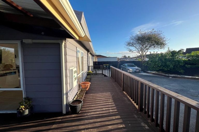 Photo of property in 2/18 Trimdon Street, Randwick Park, Auckland, 2105