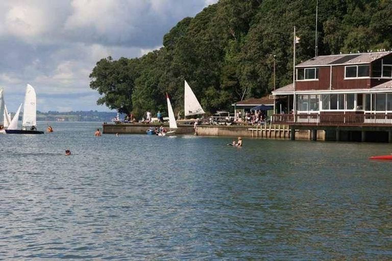 Photo of property in 2 Opou Road, Titirangi, Auckland, 0604