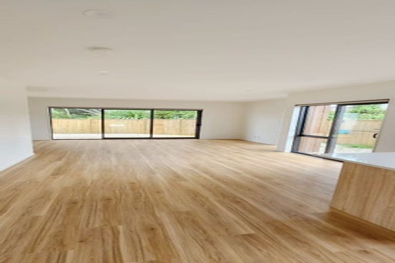 Photo of property in 22 Korokio Lane, Henderson, Auckland, 0612