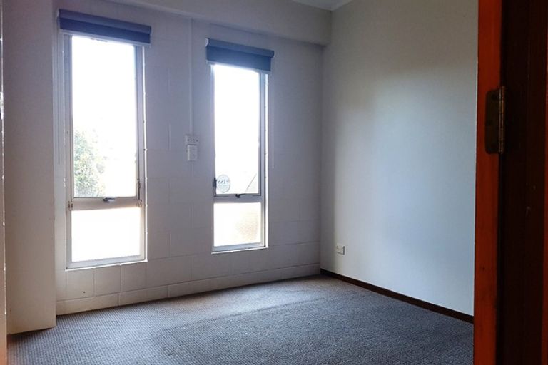 Photo of property in 15 Colin Wild Place, Glenfield, Auckland, 0629