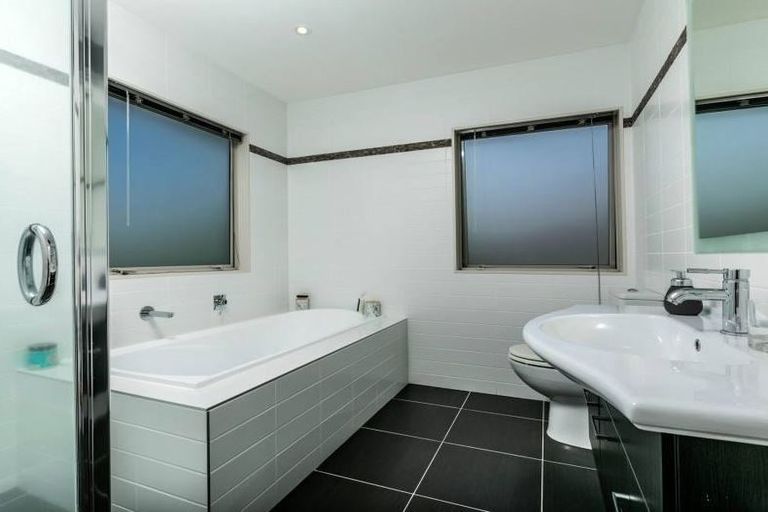 Photo of property in 7 Miromiro Street, Greenhithe, Auckland, 0632