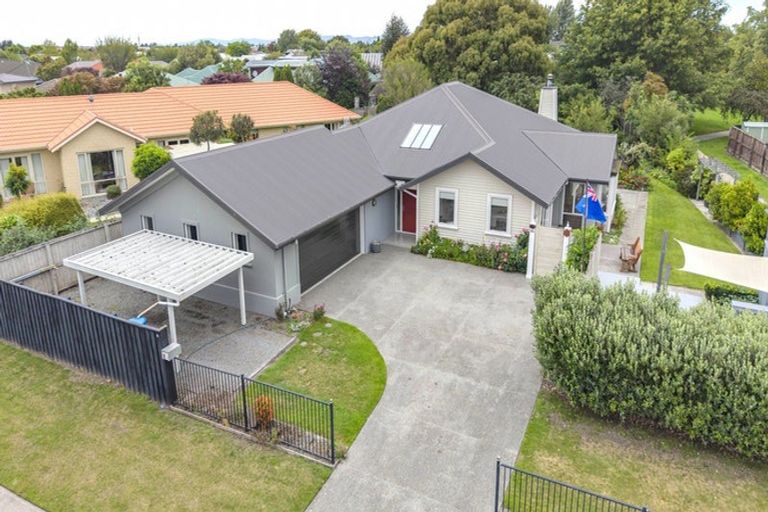 Photo of property in 13 Goodwood Close, Rangiora, 7400