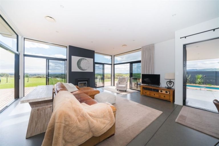 Photo of property in 69 County Heights Drive, Aokautere, Palmerston North, 4471