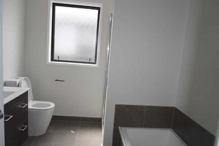 Photo of property in 16 Wai Place, Westgate, Auckland, 0614