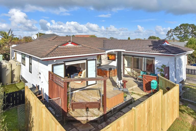 Photo of property in 83 St Annes Crescent, Wattle Downs, Auckland, 2103