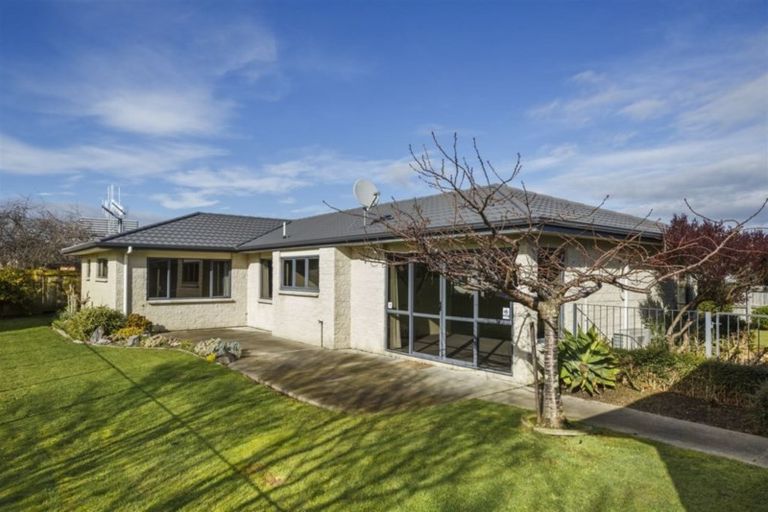 Photo of property in 16 Daniel Place, Kelvin Grove, Palmerston North, 4414