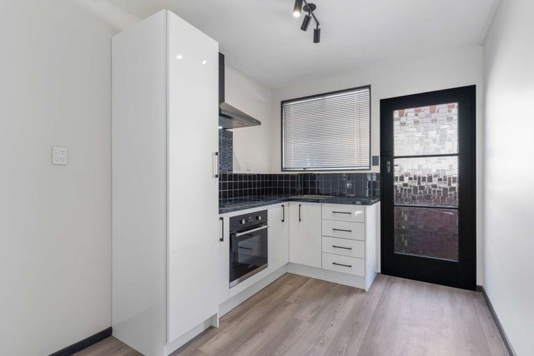 Photo of property in 2/42 Mathesons Road, Phillipstown, Christchurch, 8011